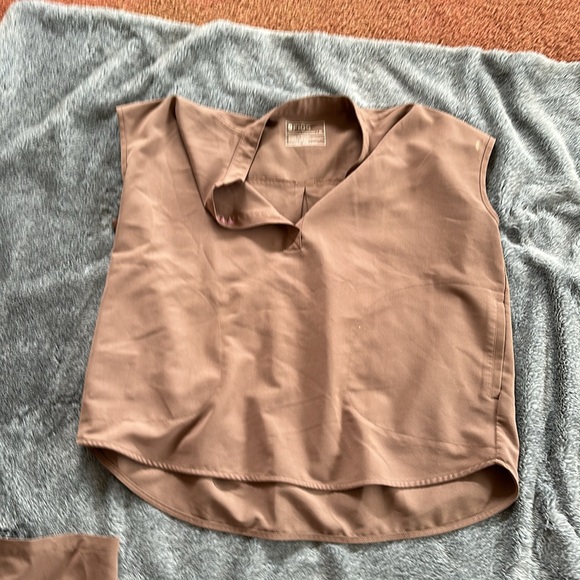 Figs scrub outfit - Picture 3 of 4